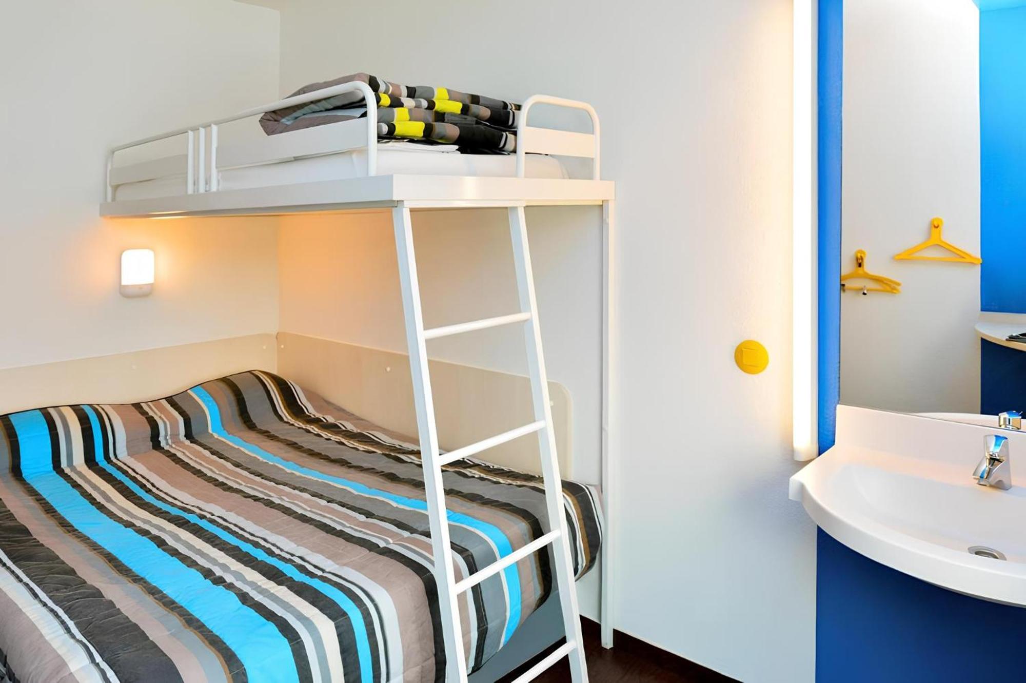 Krystal Hotel แซงต์-ก็องแต็ง-ฟัลลาวิเยร์ ภายนอก รูปภาพ